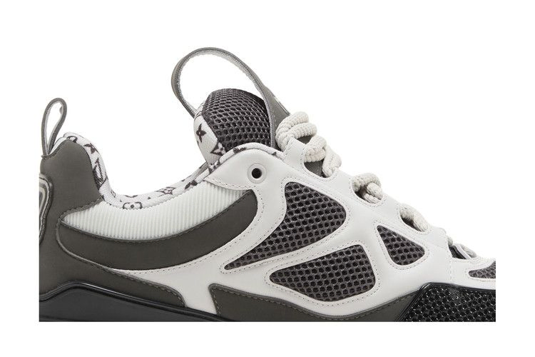 louis-vuitton-skate-sneaker-grey-black-1ac52k_01