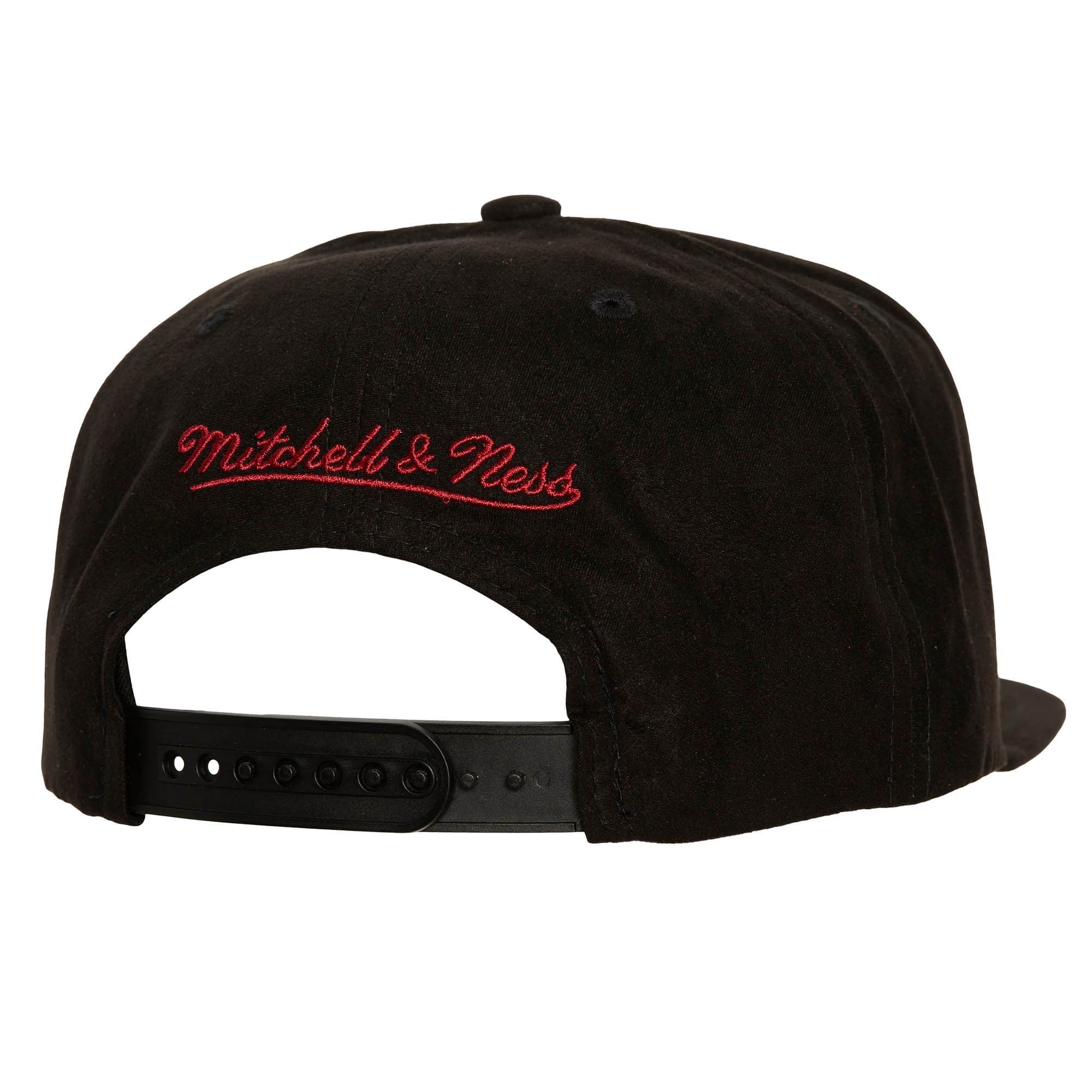 Бейсболка Mitchell & Ness Sweet Suede Snapback Miami Heat Hat