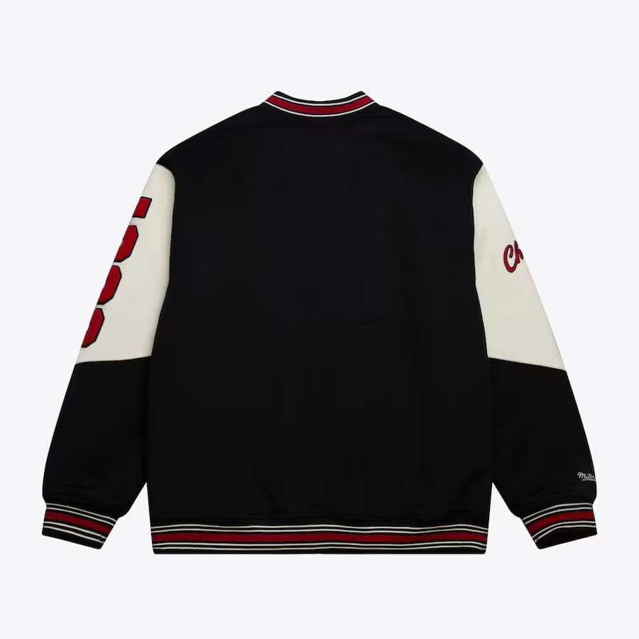 Бомбер Mitchell & Ness Black Chicago Bulls Team History Vintage Logo Full-Snap Varsity Jacket