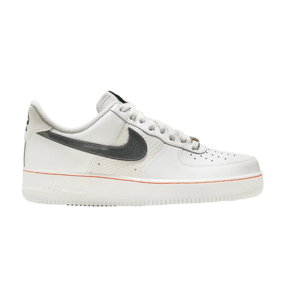 Krossovki-Nike-Air-Force-1-07-LV8-Xs-and-Os