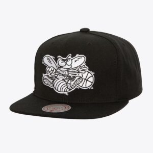 Mitchell-Ness-Black-White-Charlotte-Hornets-Hardwood-Classics-Evergreen-OG-Snapback-Hat-300x300