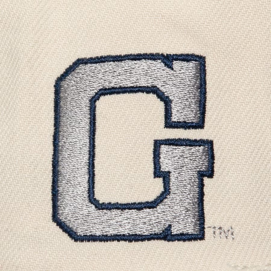 Бейсболка Mitchell & Ness Cream Navy Georgetown Hoyas Just Don Team Vault Snapback Hat