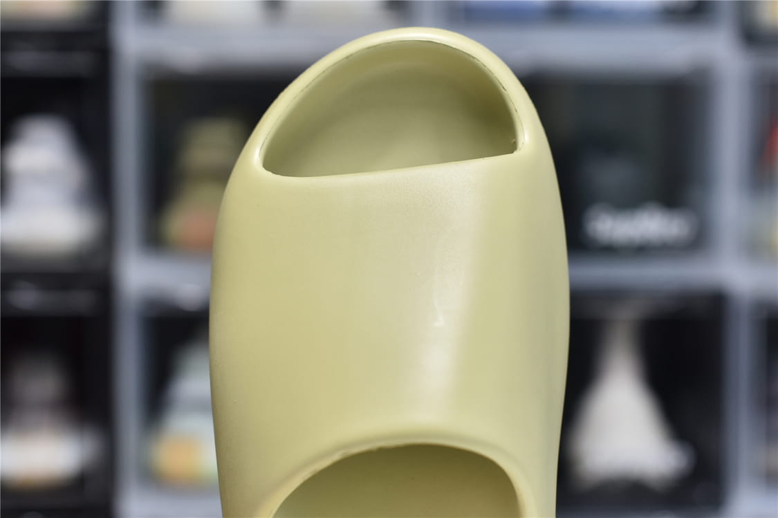 adidas-Yeezy-Slide-Resin-10