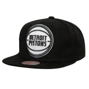 Mitchell-Ness-XL-BWG-Snapback-Detroit-Pistons-Hat-300x300