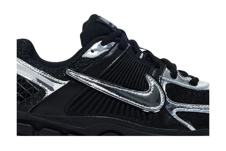 Krossovki-Nike-Wmns-Air-Zoom-Vomero-5-Black-Metallic-Silver-1