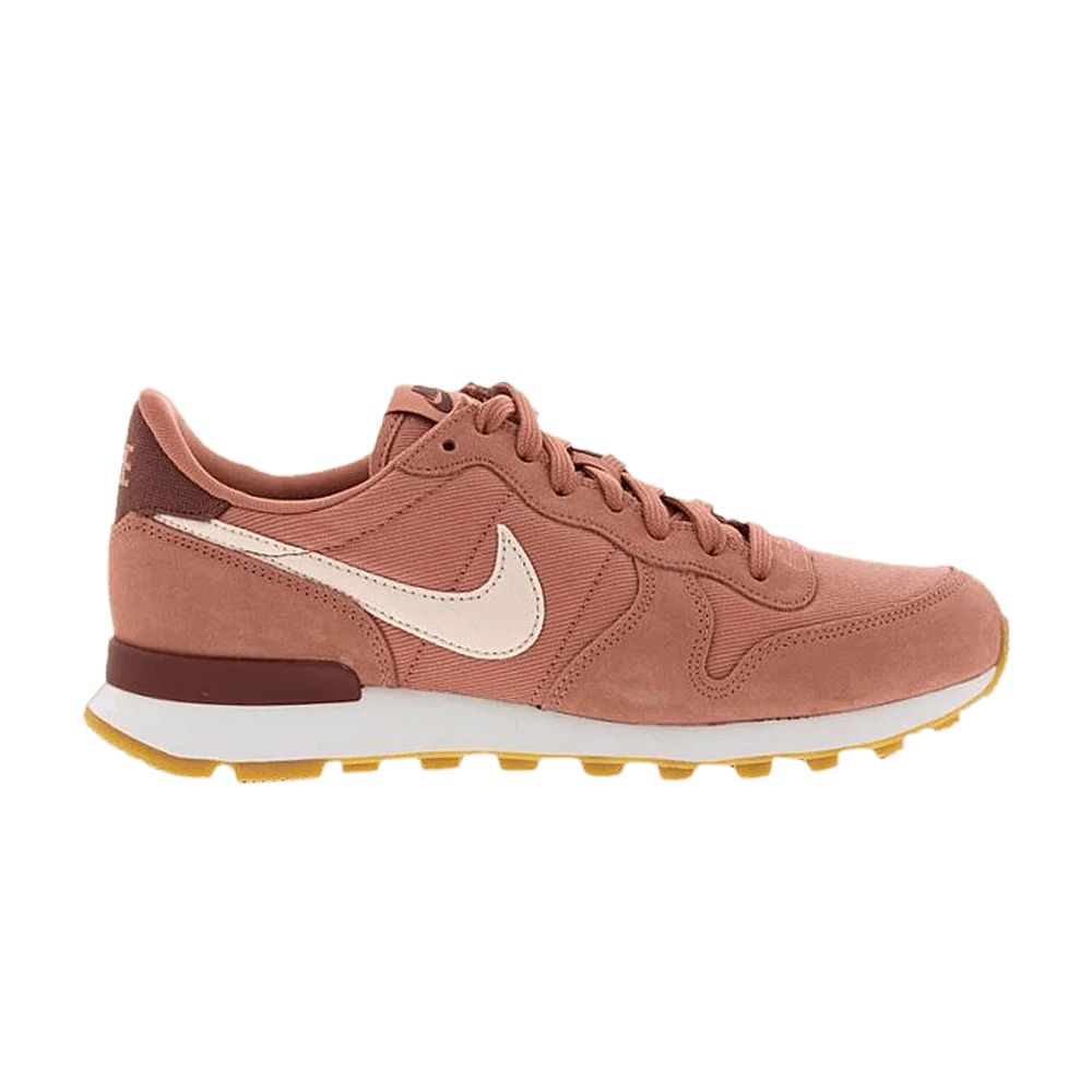 Krossovki-Nike-Wmns-Internationalist-Terra-Blush