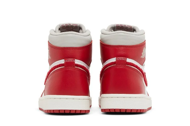 Krossovki-Wmns-Air-Jordan-1-High-OG-Newstalgia-Chenille-5