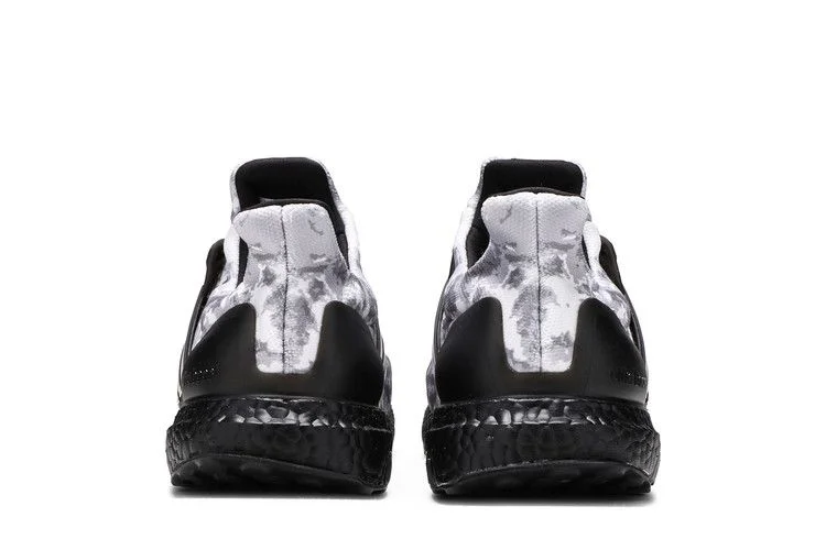 Кроссовки adidas UltraBoost 'Black Camo'