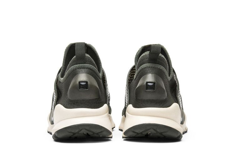 stone-island-x-nikelab-sock-dart-mid-sp-910090-300_05