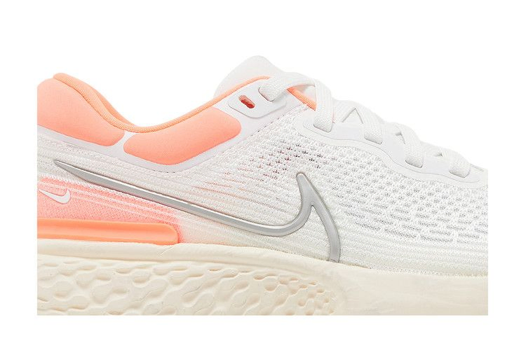 wmns-zoomx-invincible-run-flyknit-white-bright-mango-ct2229-100_01