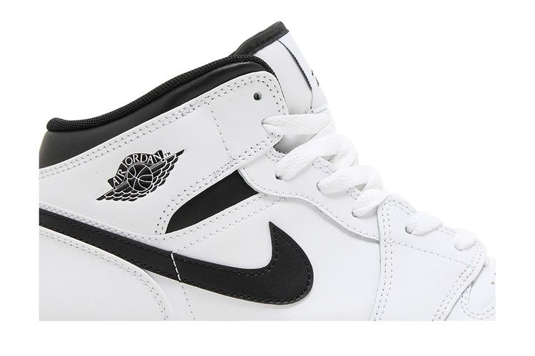 air-jordan-1-mid-gs-white-black-dq8423-132_01
