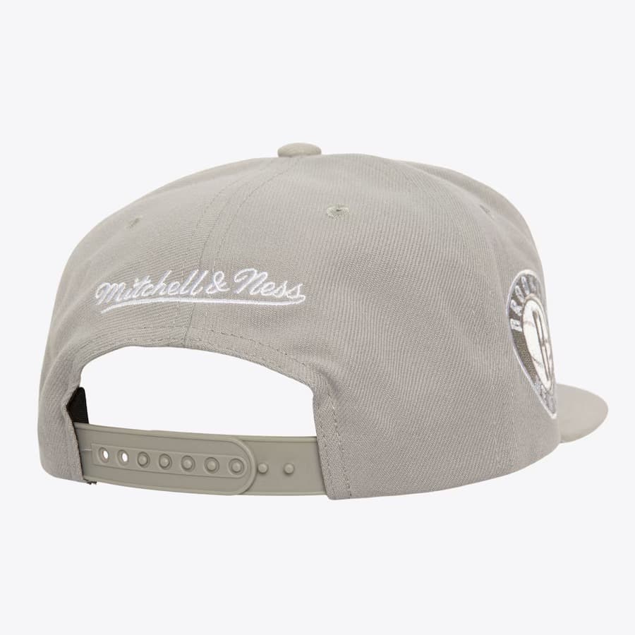 Бейсболка Mitchell & Ness Gray Brooklyn Nets Team Logo Snapback Hat