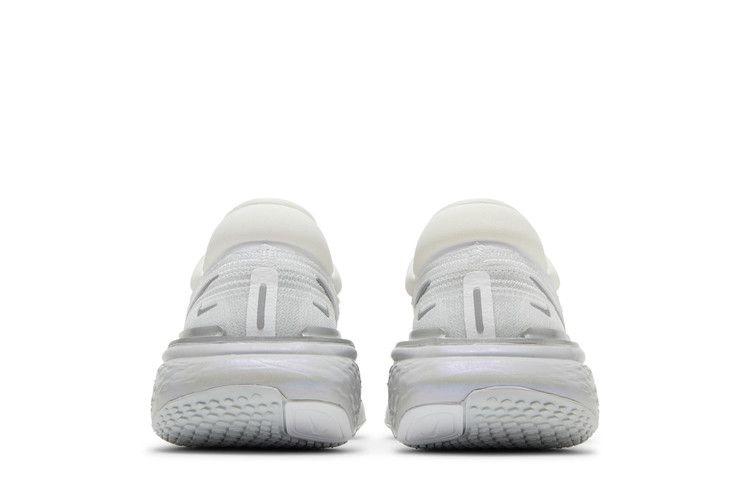 wmns-zoomx-invincible-run-flyknit-white-metallic-silver-ct2229-101_05