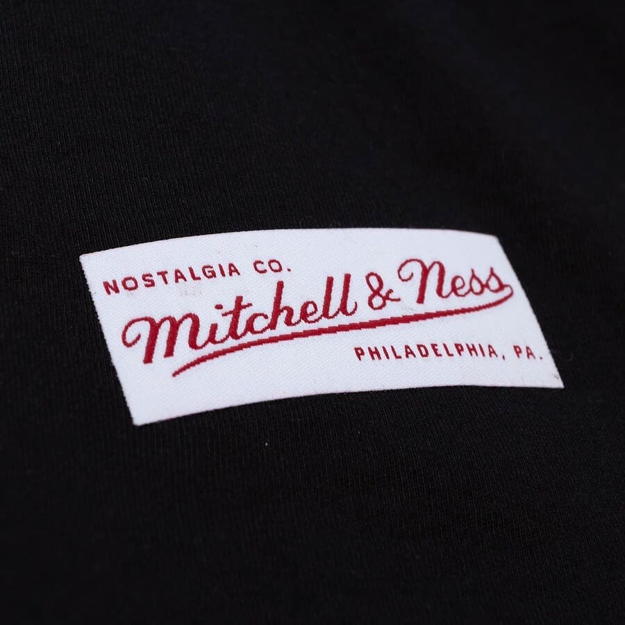 Футболка Mitchell & Ness Black Boston Bruins Distressed Logo T-Shirt