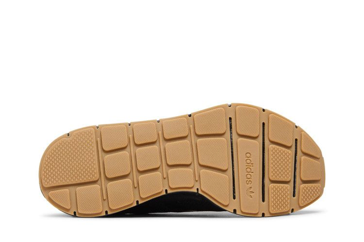 Кроссовки adidas Swift Run 'Black Gum'