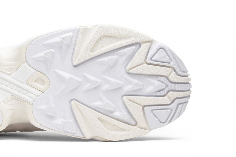 yung-1-cloud-white-b37616_04