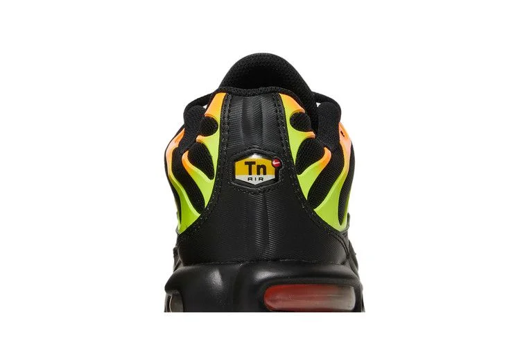 Кроссовки Nike Air Max Plus 'Black Volt Total Orange'