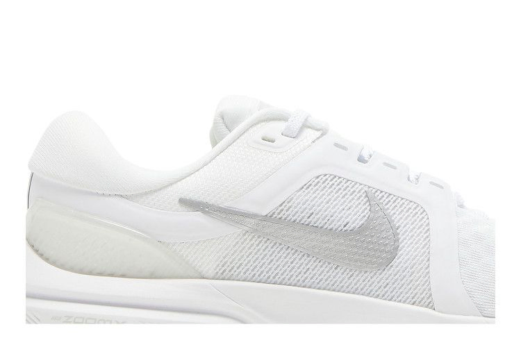 wmns-air-zoom-vomero-16-white-metallic-silver-da7698-100_01
