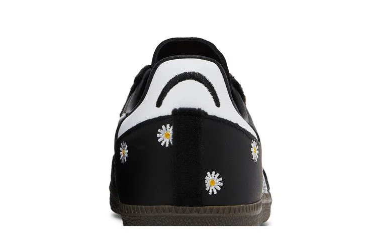 Кроссовки atmos x FACE x adidas Samba OG 'Embroidered Daisies'
