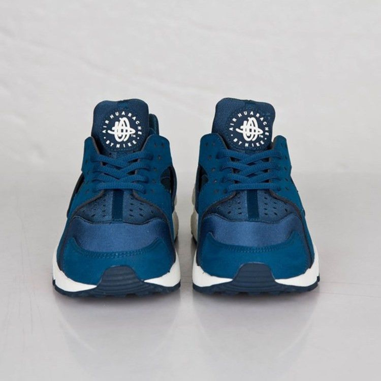 wmns-air-huarache-run-634835-400_01