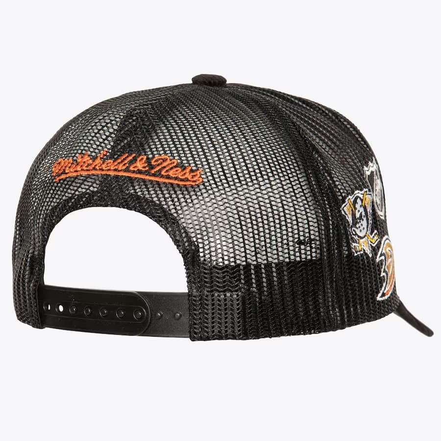 Бейсболка Mitchell & Ness Black Anaheim Ducks Times Up Trucker Adjustable Hat