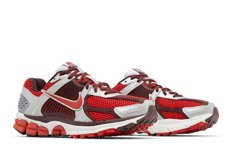 wmns-air-zoom-vomero-5-mystic-red-fn7778-600_07