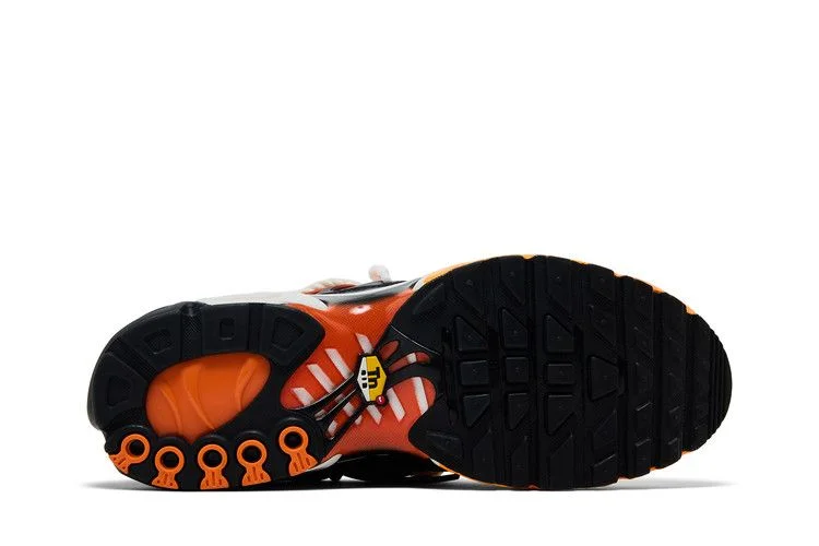 Krossovki-Homecoming-x-Nike-Air-Max-Plus-Safety-Orange-Black-Bright-Mandarin-3