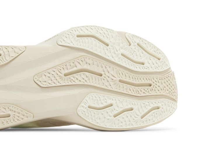 Кроссовки New Balance Wmns FuelCell Rebel v4 'White Linen'