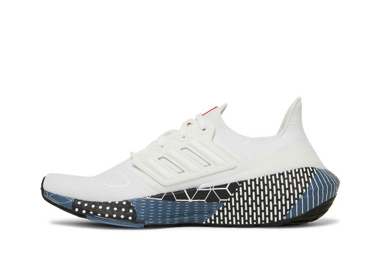 ultraboost-22-patchwork-graphic-gw6912_02
