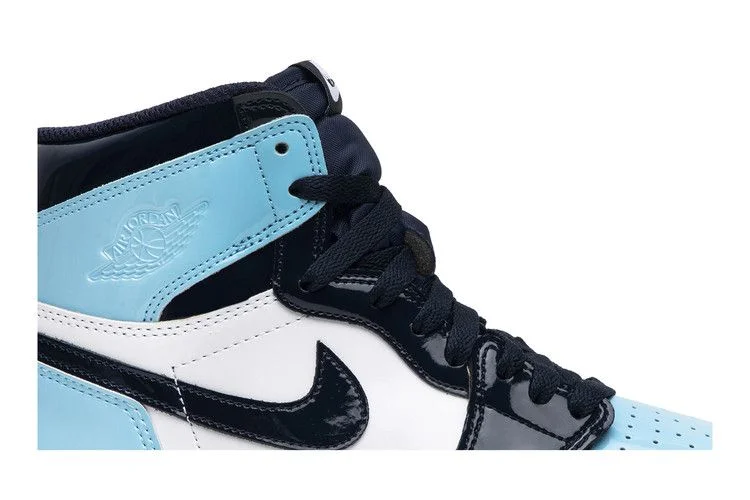 Кроссовки Wmns Air Jordan 1 Retro High OG 'Blue Chill'