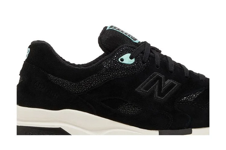 Krossovki-New-Balance-Wmns-1600-Meteorite-1