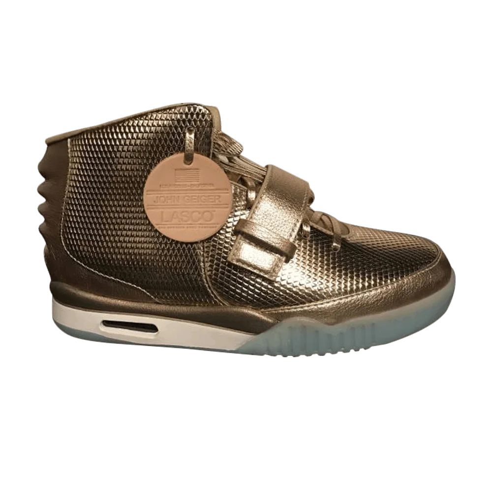 Krossovki-John-Geiger-x-LASCO-x-Nike-Air-Yeezy-2-Golden-Child