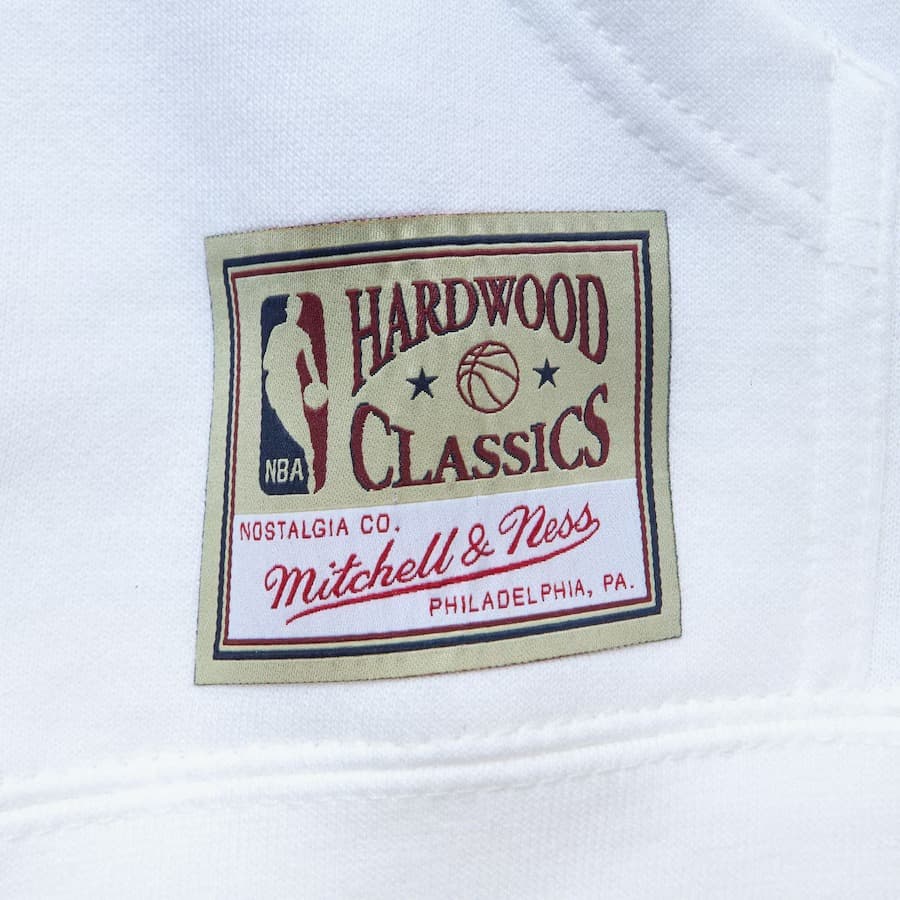 Худи Mitchell & Ness White Philadelphia 76ers Hardwood Classics Tats Cru The 50th Anniversary of Hip-Hop Brick Pullover Hoodie