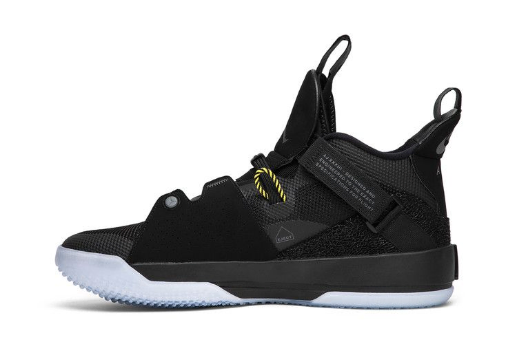 air-jordan-33-utility-blackout-aq8830-002_02