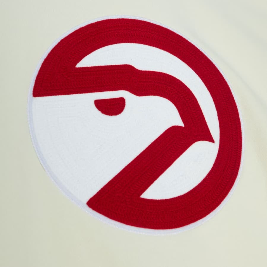 Худи Mitchell & Ness Cream Atlanta Hawks Retro Chainstitch Heavyweight Pullover Hoodie