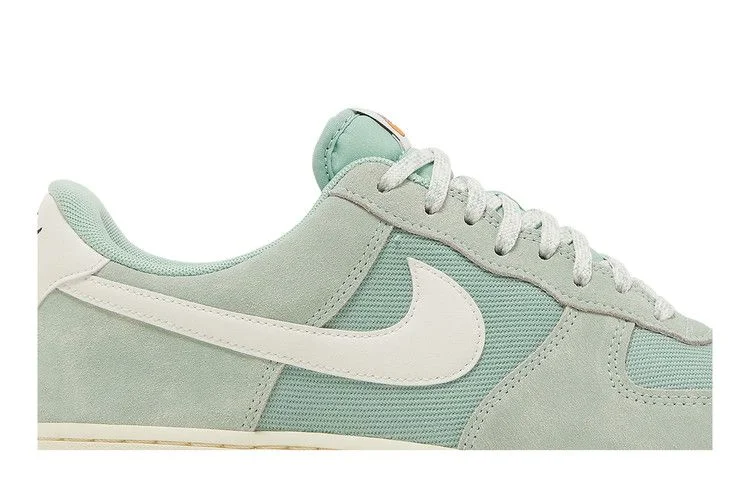 Кроссовки Nike Air Force 1 '07 LV8 'Certified Fresh - Enamel Green'