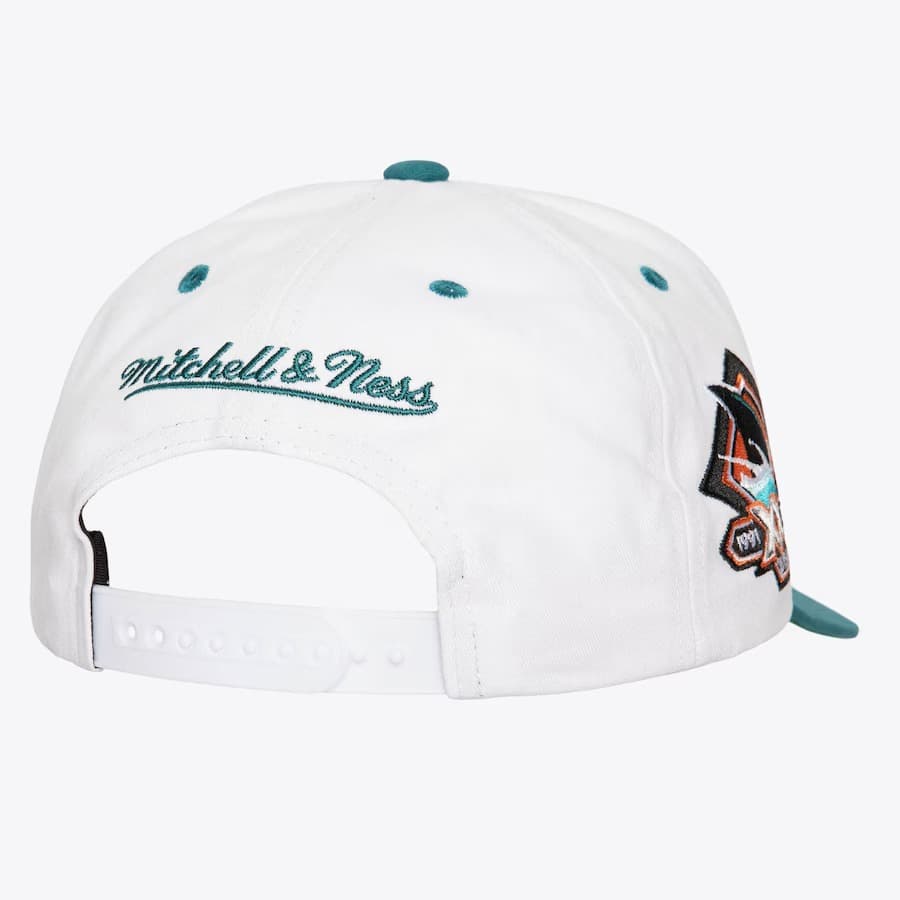 Бейсболка Mitchell & Ness White San Jose Sharks Tail Sweep Pro Snapback Hat