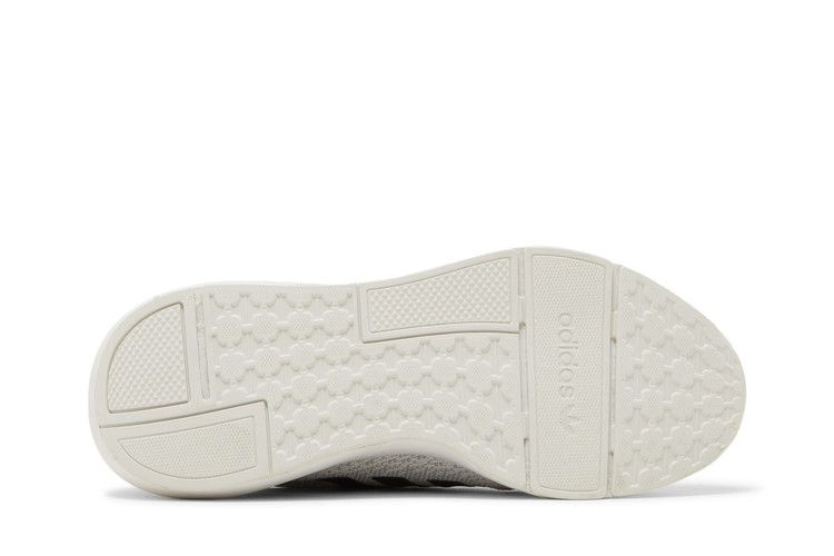 wmns-swift-run-22-crystal-white-gv7969_03