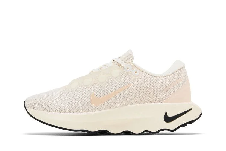 Krossovki-Nike-Wmns-Motiva-GORE-TEX-Guava-Ice-2