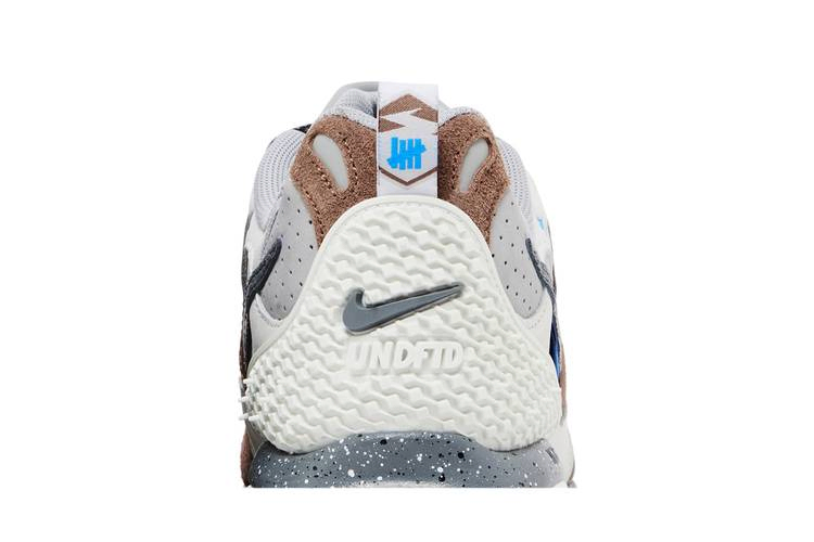 Кроссовки Undefeated x Nike Air Terra Humara 'Archaeo Brown'