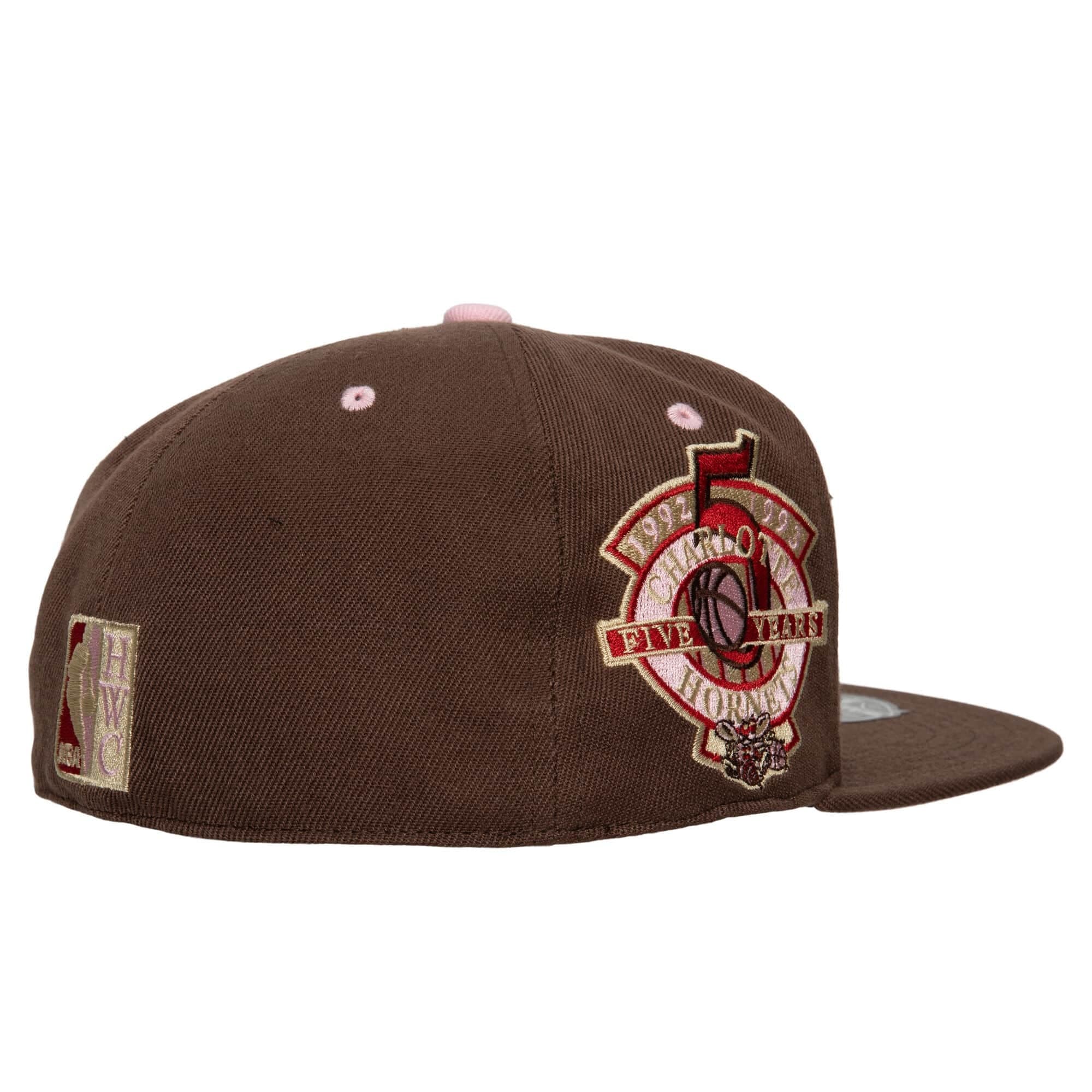 Бейсболка Mitchell & Ness Brown Sugar Bacon Fitted Hat HWC Charlotte Hornets Hat