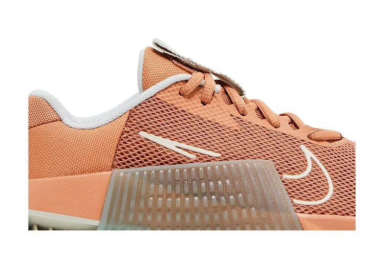 Krossovki-Nike-Wmns-Metcon-9-Amber-Brown-1