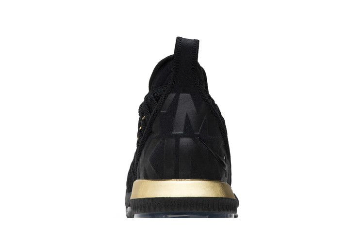 Кроссовки Nike LeBron 16 'I'm King'