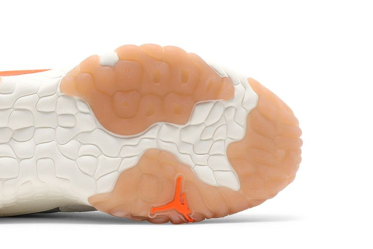 jordan-delta-2-light-smoke-grey-total-orange-cv8121-004_04
