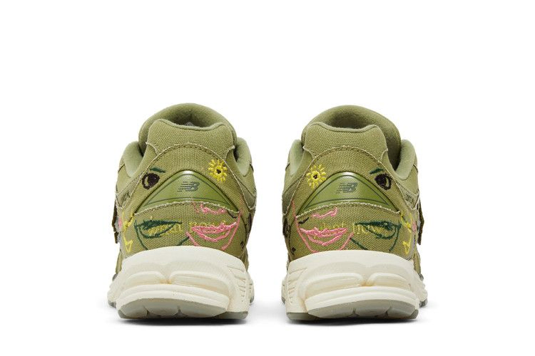 Кроссовки Bryant Giles x New Balance 2002R 'What Now?'