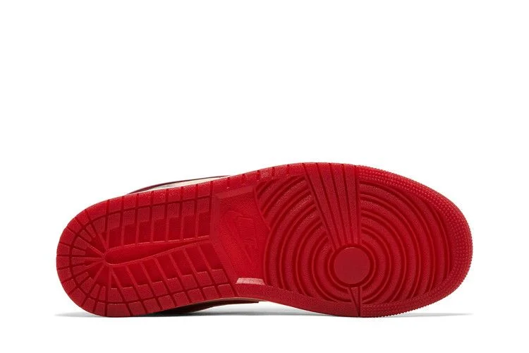Кроссовки Wmns Air Jordan 1 Low SE 'Patent Valentine's Day'