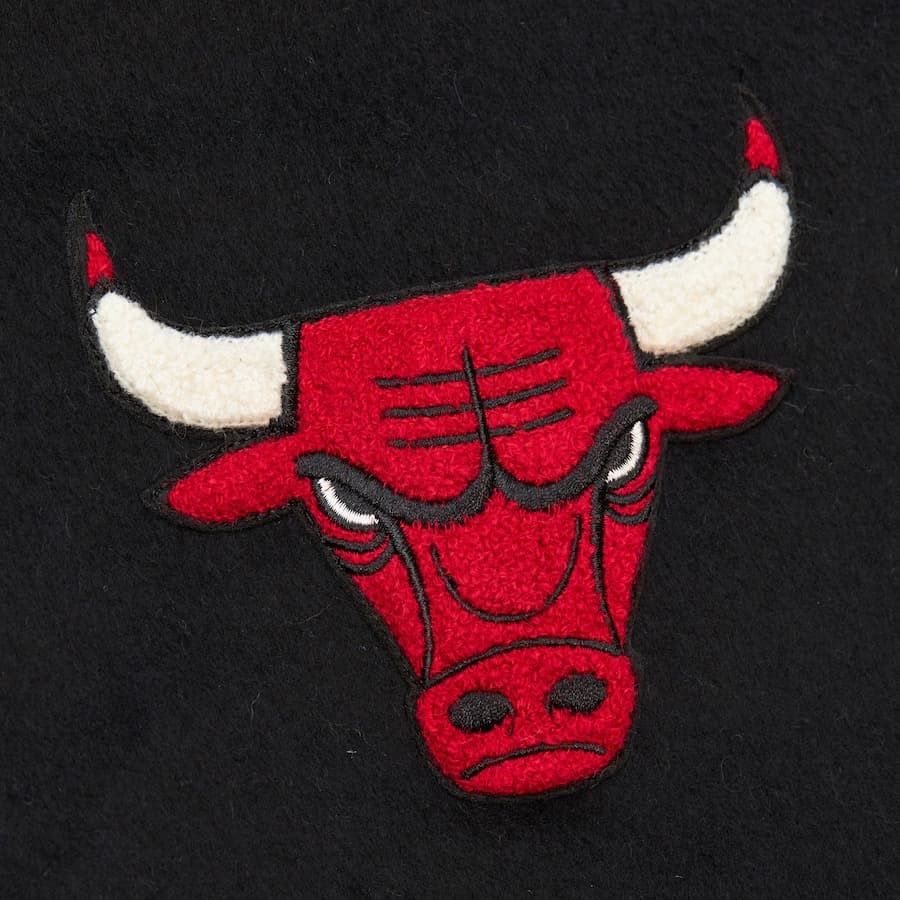 Бомбер Mitchell & Ness Black Chicago Bulls Team History Vintage Logo Full-Snap Varsity Jacket