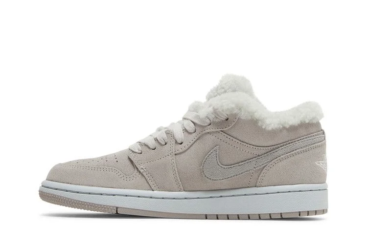 Кроссовки Wmns Air Jordan 1 Low SE 'Sherpa Fleece'