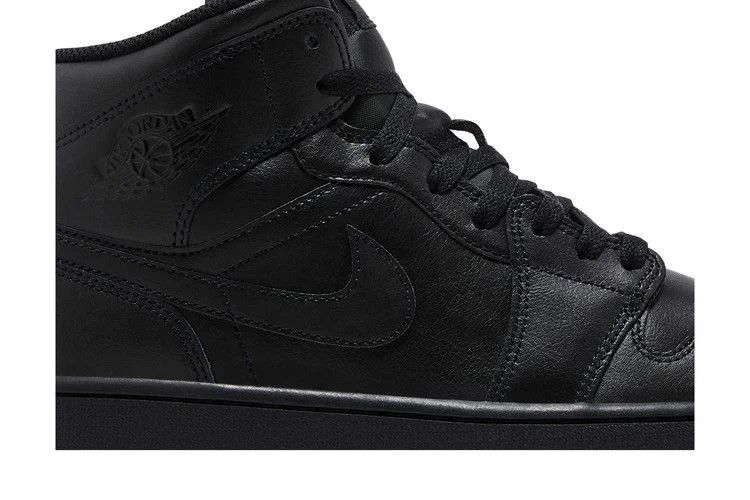 Кроссовки Air Jordan 1 Mid 'Triple Black' 2022