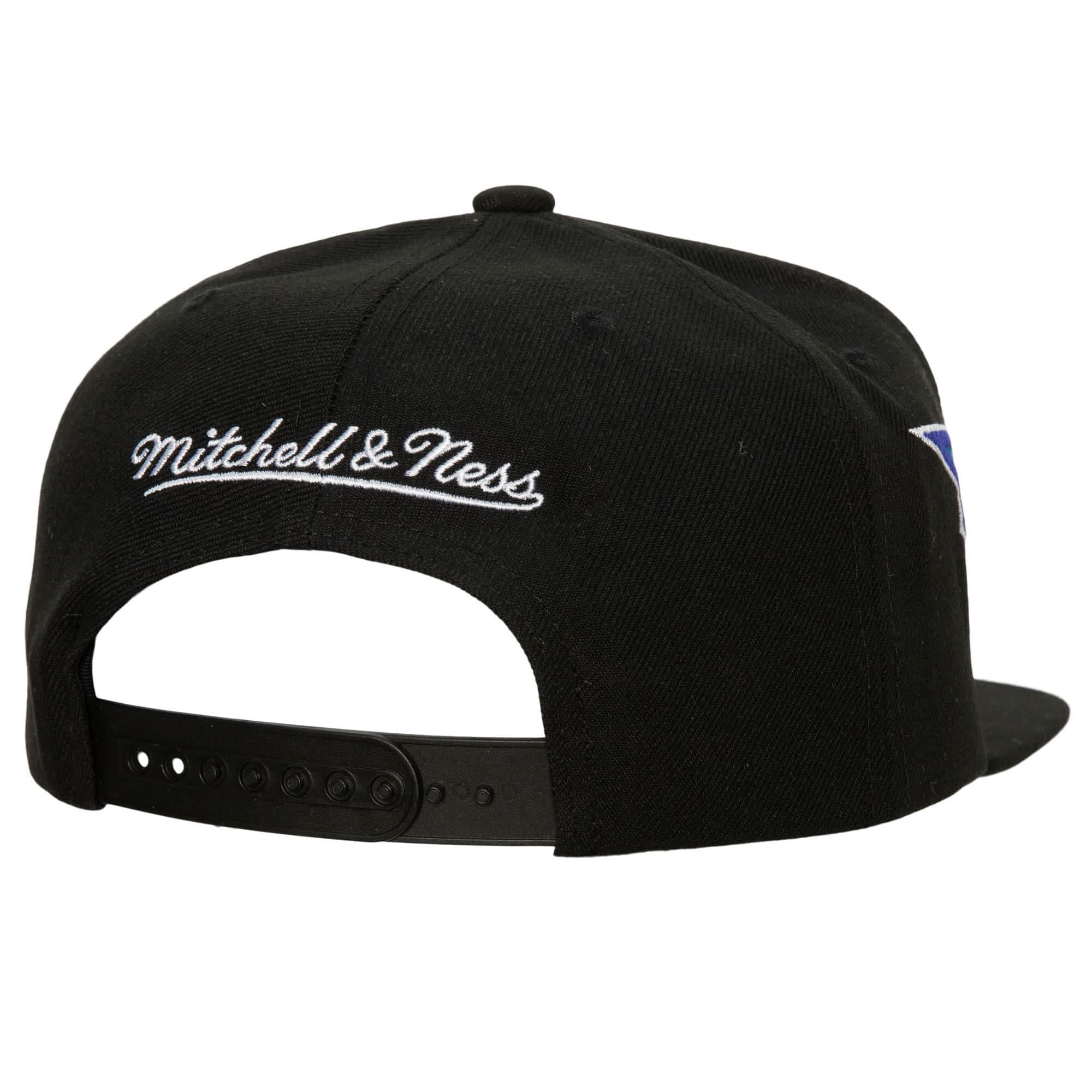 Mitchell-Ness-Double-Trouble-Snapback-HWC-Charlotte-Hornets-Hat-1